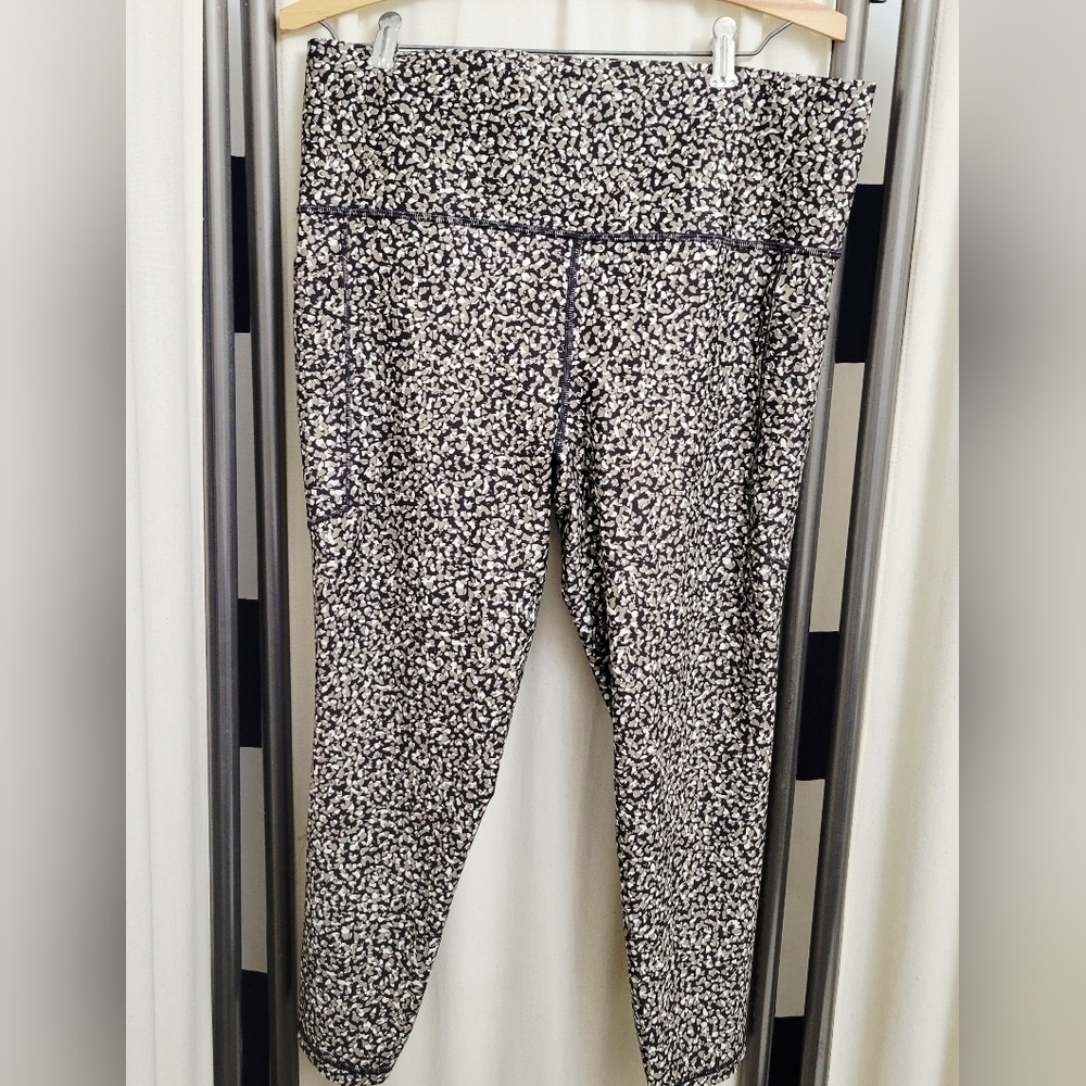 Athleta Salutation Stash Tight Leggings w/Pocket Black, White, Brown XL